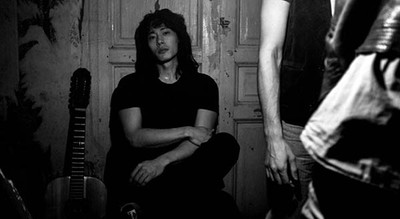 кадр из фильма Лето про Виктора Цоя кадр из фильма Лето про Виктора Цоя