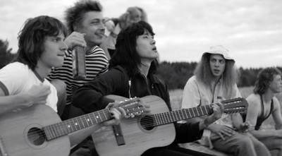 кадр из фильма Лето про Виктора Цоя кадр из фильма Лето про Виктора Цоя